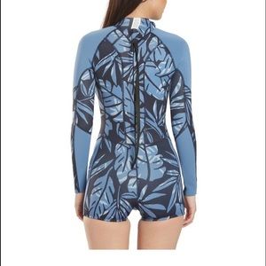 L/S spring wetsuit. 2mm thickness.